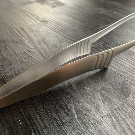 【焼肉屋を虜にした】カルビもロースも牛タンも楽々掴めて、超衛生的なトング（大サイズ）