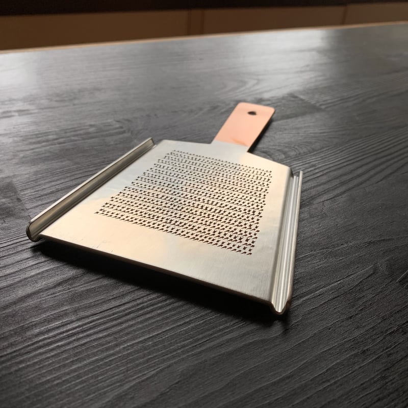 飯田屋オリジナル】大根の旨味爆発！職人の手打ち極上銅製おろし金（小