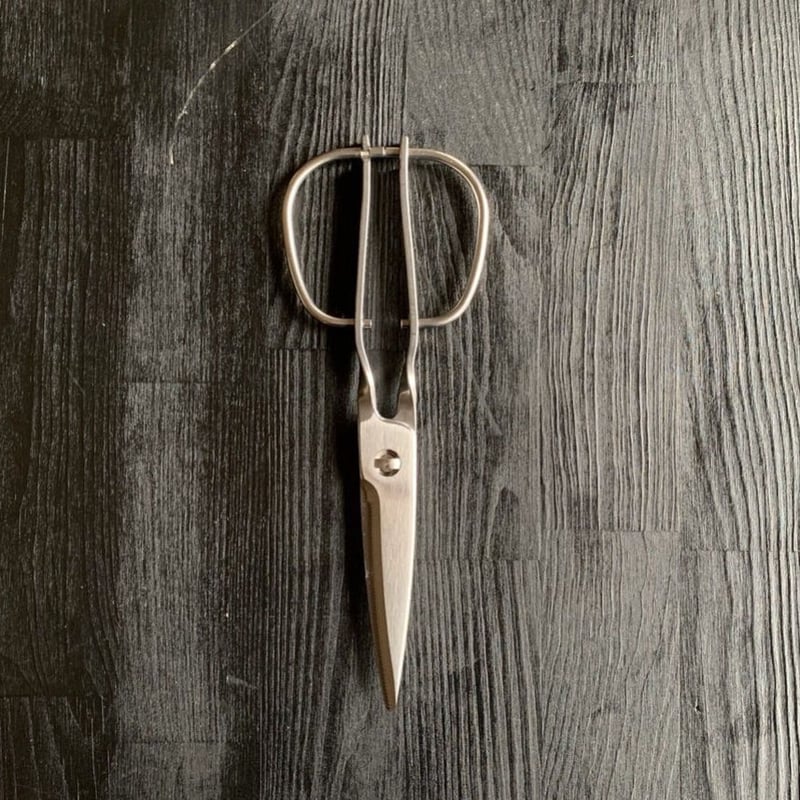 プロが愛する逸品】とことん軽い力で食材が切れる！新潟生まれのプロ