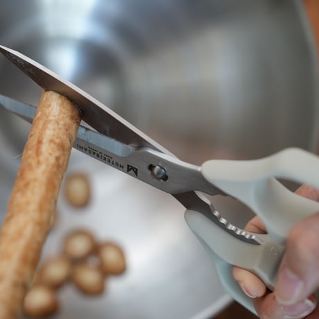 【オー!マイゴッド!で紹介】半冷凍肉もカチカチの冷凍カニもスパッと切れる！超万能キッチンバサミ！"ムテキバサミ"