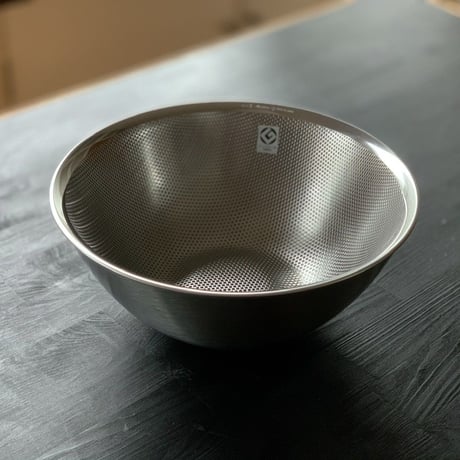 【人生が変わる料理道具掲載】柳宗理デザインのパンチングザル27cm