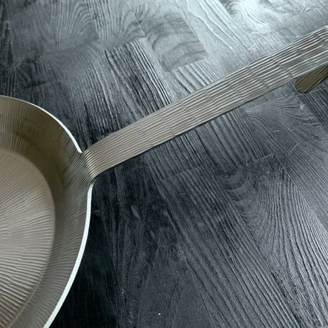【人生が変わる料理道具掲載!】5年の歳月をかけて生み出した究極の肉焼きフライパン！エバーグリルステンレス