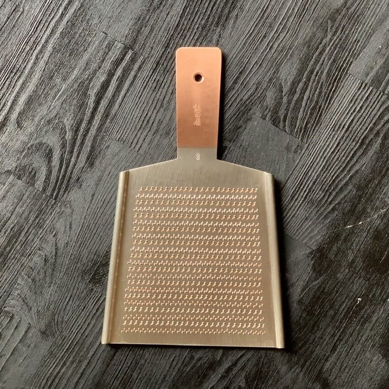 飯田屋オリジナル】大根の旨味爆発！職人の手打ち極上銅製おろし金（大