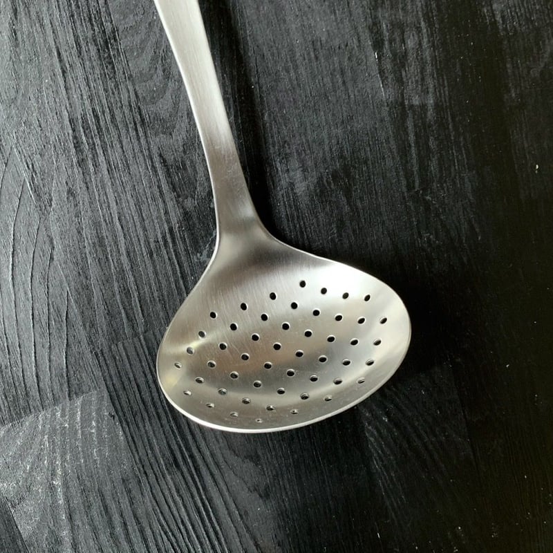 人生が変わる料理道具掲載】柳宗理デザインの美しすぎる穴あきお玉