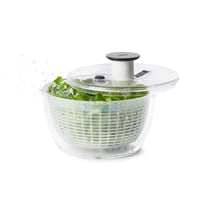 【人生が変わる料理道具掲載!】野菜の余分な水分を吹っ飛ばす！プロにも愛され続ける野菜水切り器