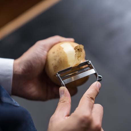 【オー!マイゴッド!で紹介】世界の200種類以上のピーラーを使い比べて飯田屋がたどり着いた究極のピーラー「JK01 エバーピーラー右きき用」