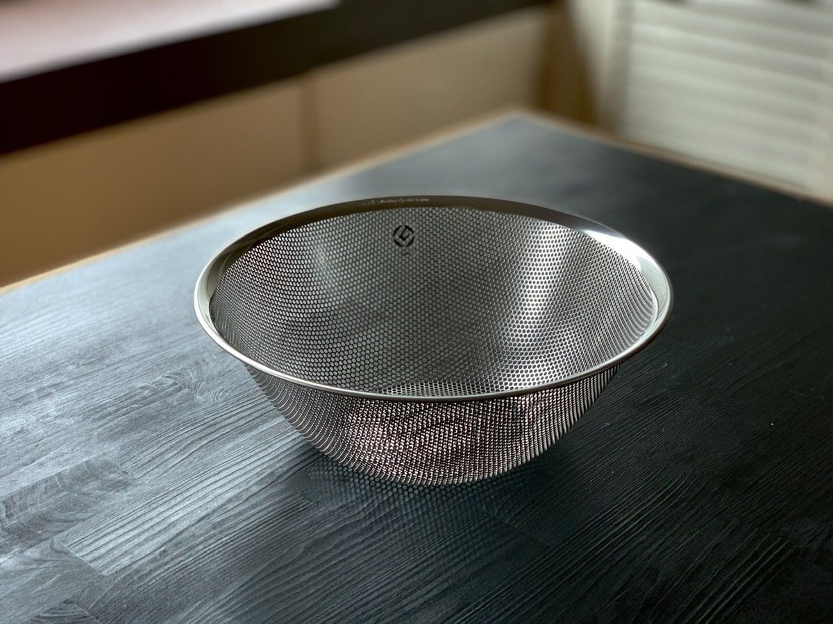 人生が変わる料理道具掲載】柳宗理デザインのパンチングザル27cm | 飯田屋