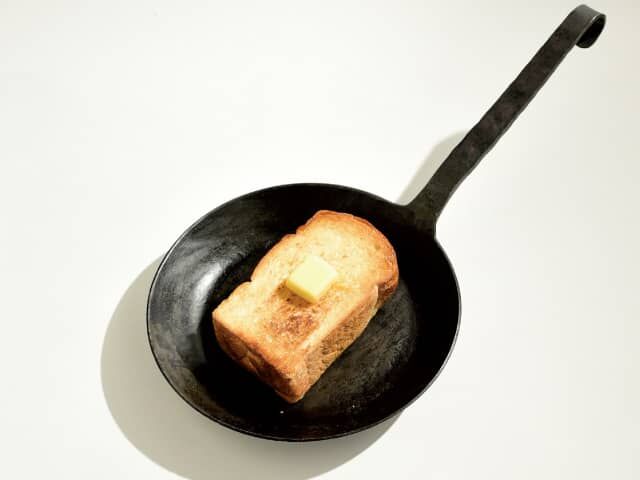 kurotsuchi 24cm フライパン 人生が変わる料理道具掲載】100年使える伝説のドイツ製フライパン
