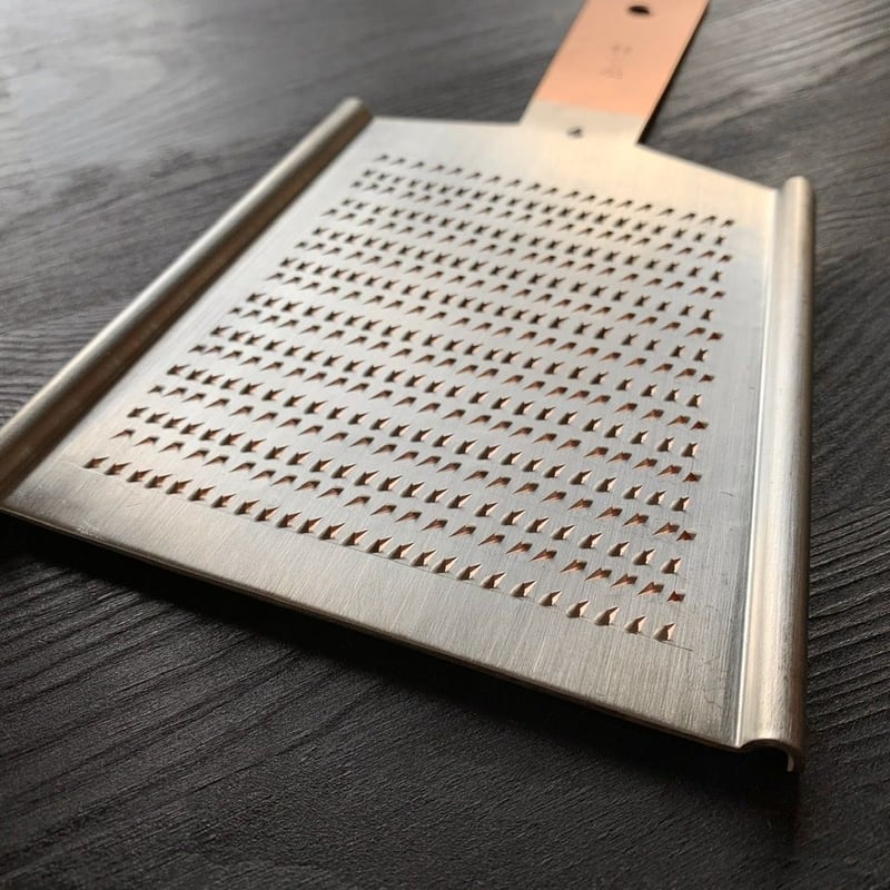 飯田屋オリジナル】大根の旨味爆発！職人の手打ち極上銅製おろし金（中