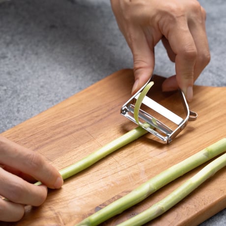 【LDKピーラー部門ベストバイ受賞】世界の200種類以上のピーラーを使い比べて飯田屋がたどり着いた究極のピーラー「JK09 エバーピーラーミニ左きき用」