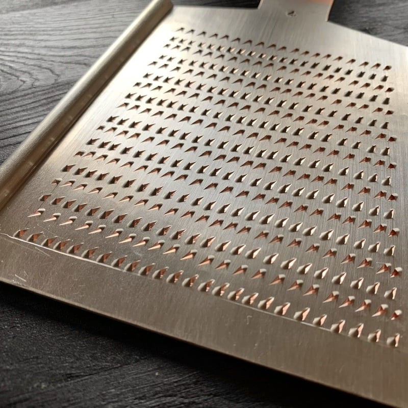 飯田屋オリジナル】大根の旨味爆発！職人の手打ち極上銅製おろし金（中