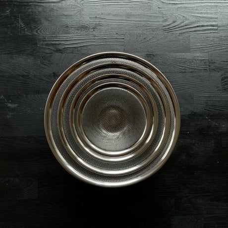 【人生が変わる料理道具掲載】柳宗理デザインのパンチングザル27cm