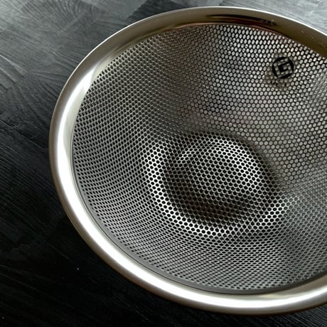【人生が変わる料理道具掲載】柳宗理デザインのパンチングザル19cm
