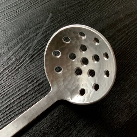 【職人の手仕事】軽くて扱いやすい！飯田屋オリジナルのアルミ製打出し穴あきお玉