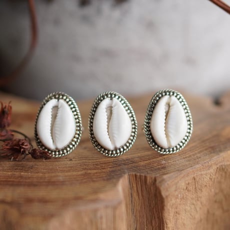TÍAÑA  Maui handmade dot shell ring jewelry