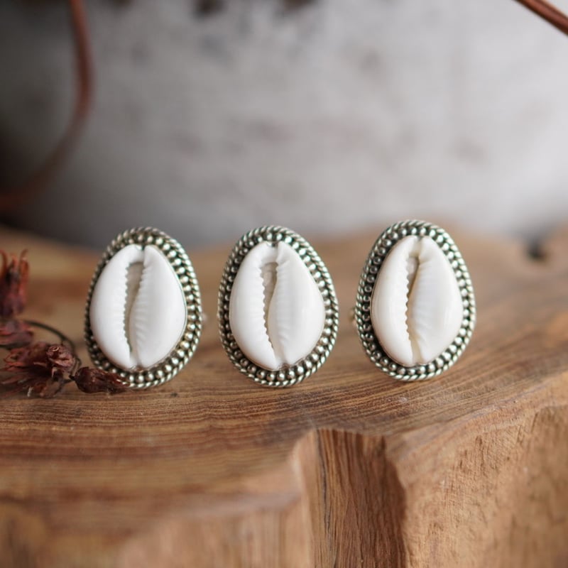 TÍAÑA Maui handmade dot shell ring jewelry | O...