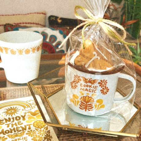 ENAMEL MUG