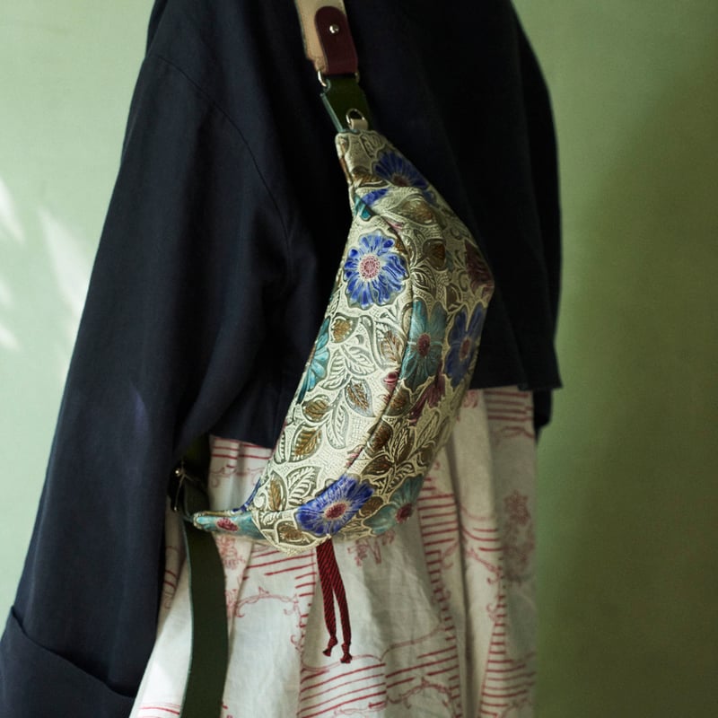 ★ほぼ未使用★美品 JUCO. ジュコ ボディバッグ ウエストポーチ 花柄 黒 2025春限定モデル＞ 14-33:フラワーウエストバック | JUCO.