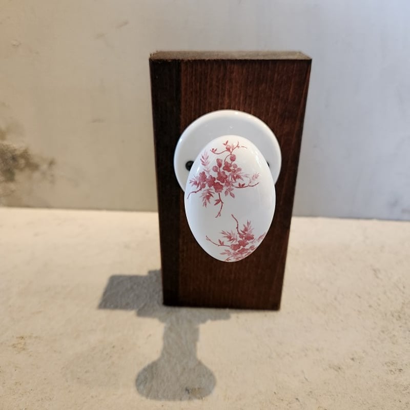 赤色の花柄陶器・ドアノブ楕円形・ラッチなし＋送料無料＋ほぼ10%OFF