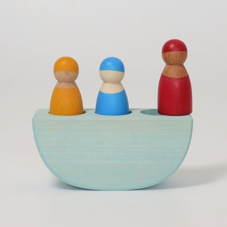 Grimm’s |Three friends in a boat