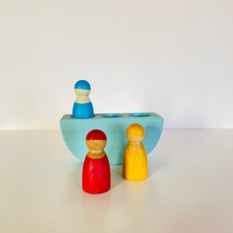 Grimm’s |Three friends in a boat