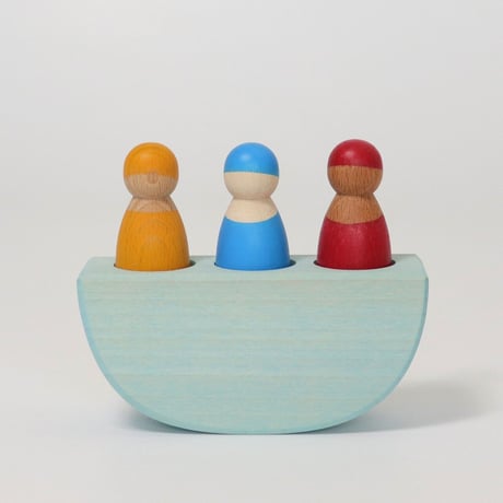 Grimm’s |Three friends in a boat