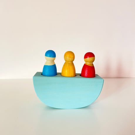 Grimm’s |Three friends in a boat
