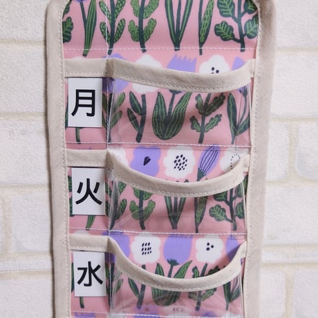 １週間のお薬カレンダー　ピンク並んだお花（本体¥2000＋送料¥520）【20240110】