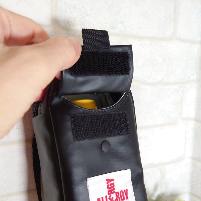 ひょっこりエピペン用ポーチ1本両開きタイプ・ブラック無地ラミネート