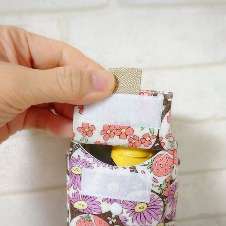 【送料無料】ひょっこりエピペン用ポーチ１本両開きタイプ・イチゴフラワーシャボン柄ラミネート生地（ブラウン）ラミネート【No.20230425】