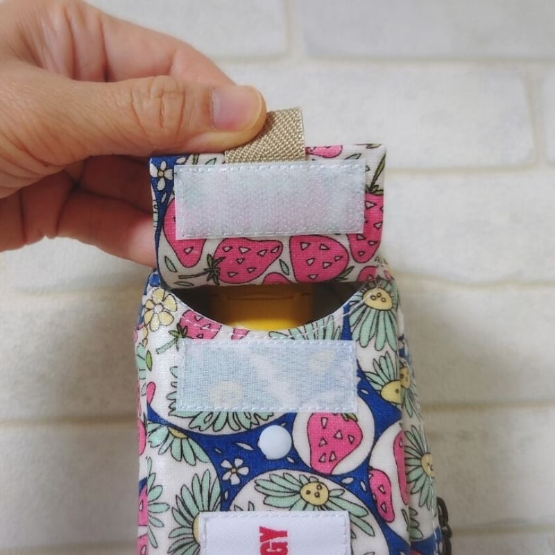 ひょっこりエピペン用ポーチ1本両開きタイプ・イチゴフラワーシャボン