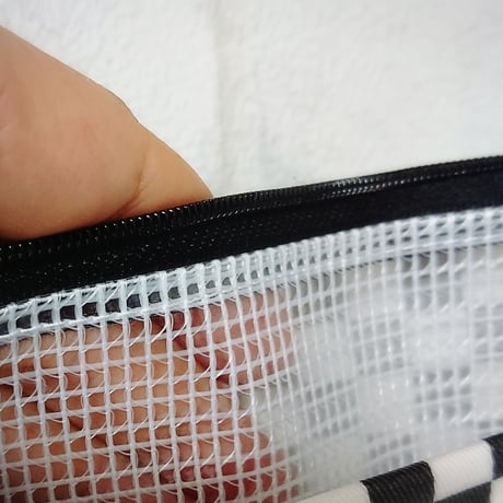 中身の確認ができるマスクポーチ＊モノトーン柄