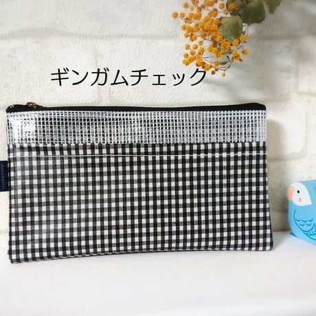 中身の確認ができるマスクポーチ＊モノトーン柄