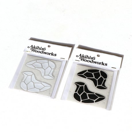 AkihiroWoodworks（アキヒロウッドワークス）"Sticker-Chicchi(Black/White)"