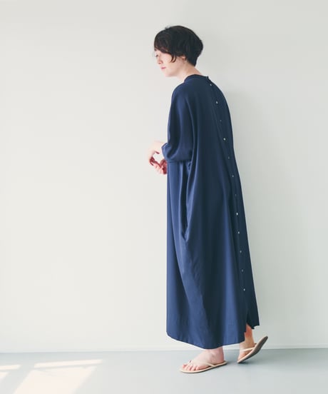 -M-［medium］リヨセルサテンワンピース Selma / ネイビー
