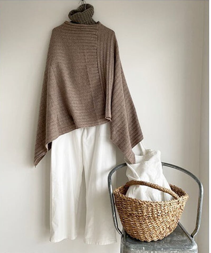 M-［medium］ラムズウールニットケープ Fannie / ブラウンベージュ | days