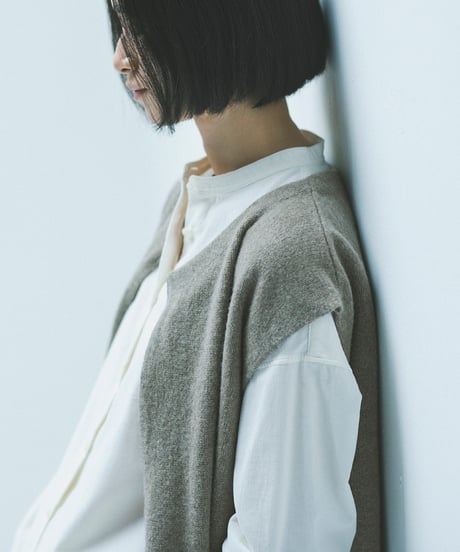 -M- ［medium］細コールスタンドカラーシャツ Wilma / オフホワイト
