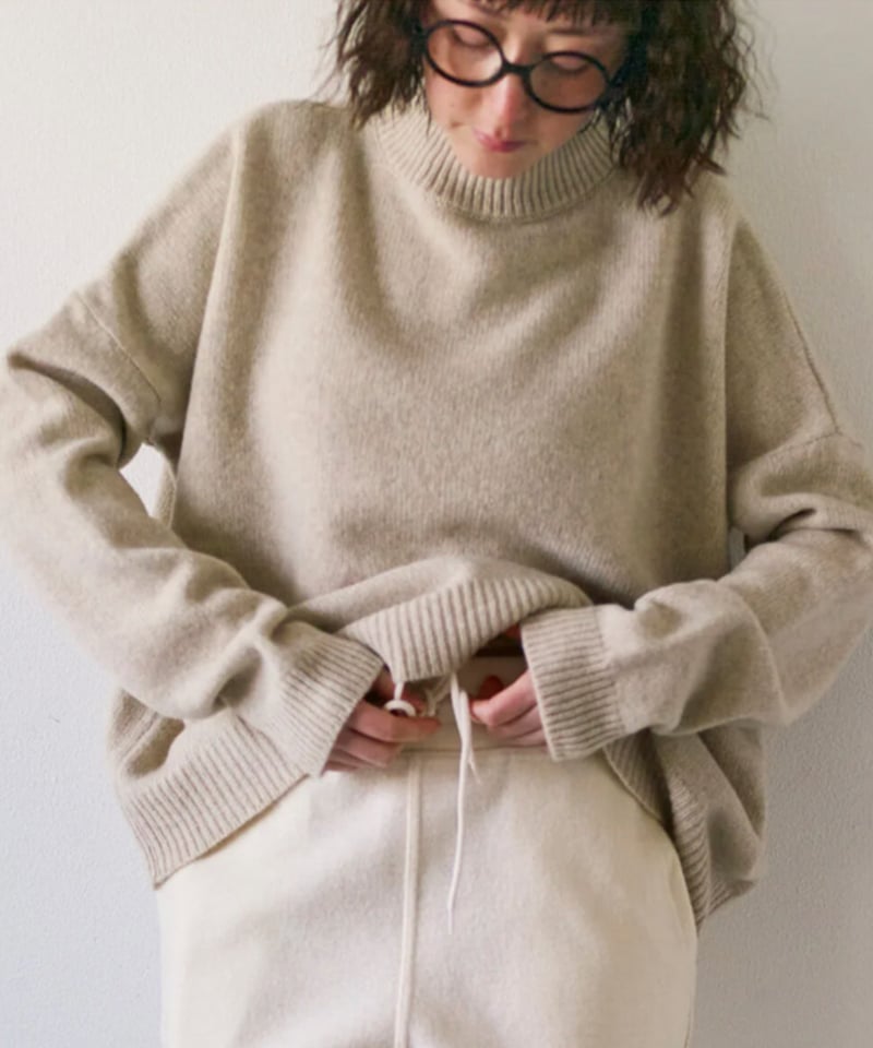 休日と詩　ウール　ヤク　ハイネックセータ　ベージュ オーバーサイズ 休日と詩 ウール ヤク ハイネックセータ ベージュ オーバーサイズ