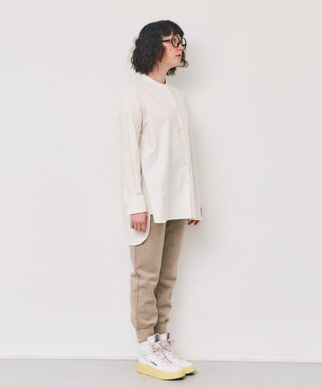 -M- ［medium］細コールスタンドカラーシャツ Wilma / オフホワイト