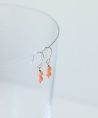 サンゴピアス   3mm / コーラルピンク