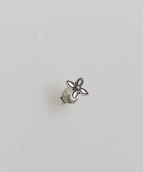 small earring / 花