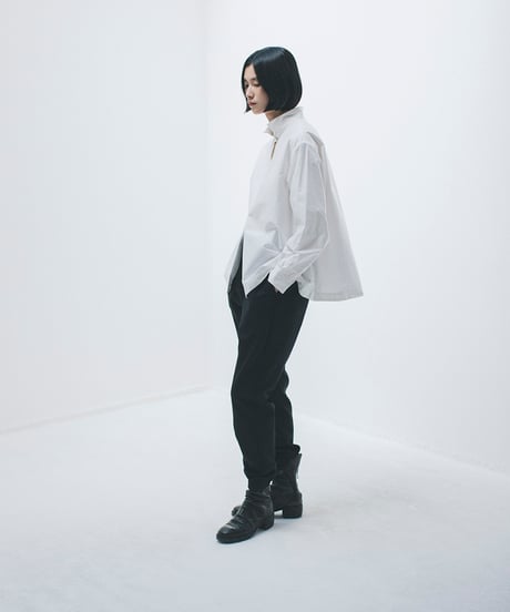 -M-［medium］スタンドアップカラーシャツ Daphne / ホワイト