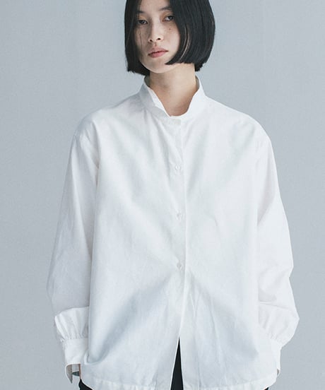 -M-［medium］スタンドアップカラーシャツ Daphne / ホワイト