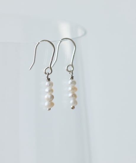 淡水パールピアス / 平たい丸パール