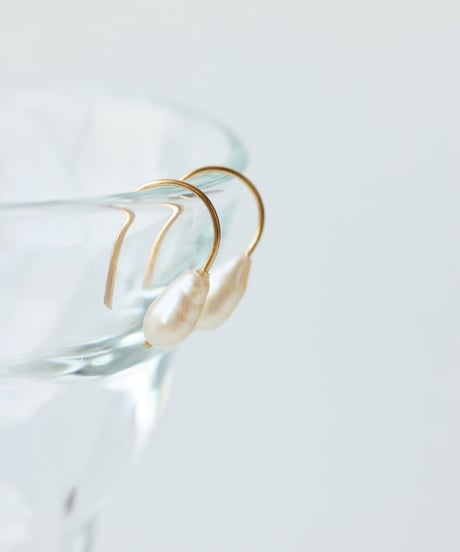 淡水パールピアス / バロックパール