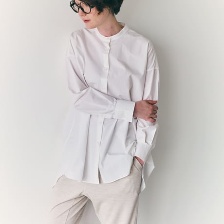 -M-［medium］スタンドカラーシャツ audrey / ホワイト