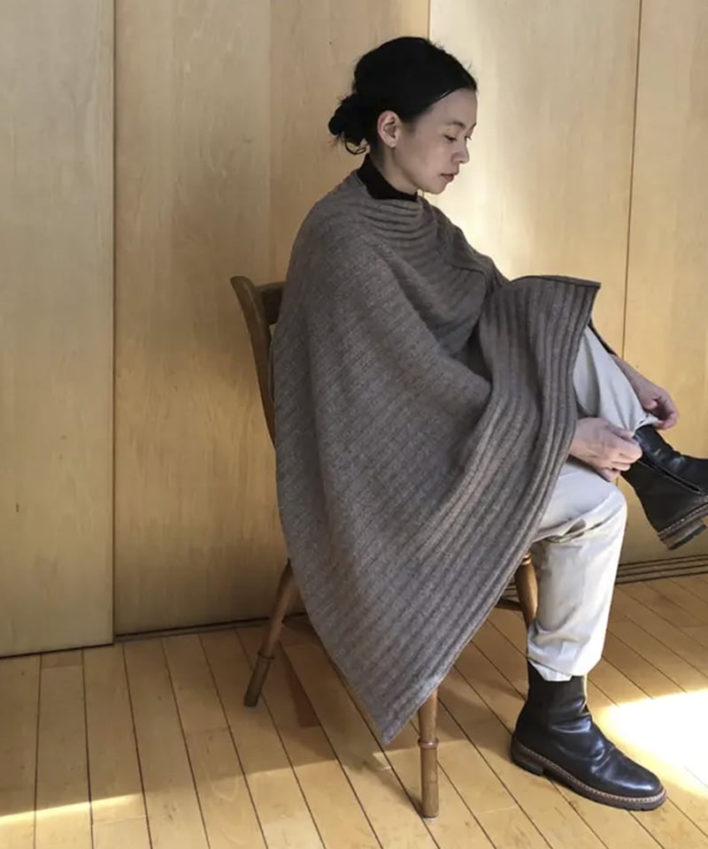 M-［medium］ラムズウールニットケープ Fannie / ブラウンベージュ | days