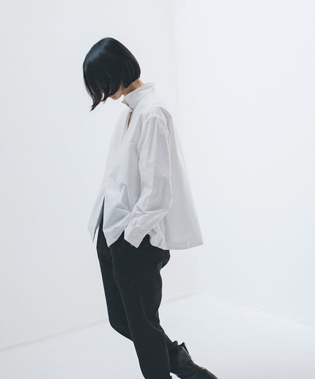 -M-［medium］スタンドアップカラーシャツ Daphne / ホワイト