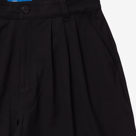 Screen Test /The Triple Pleat Shorts (Black)