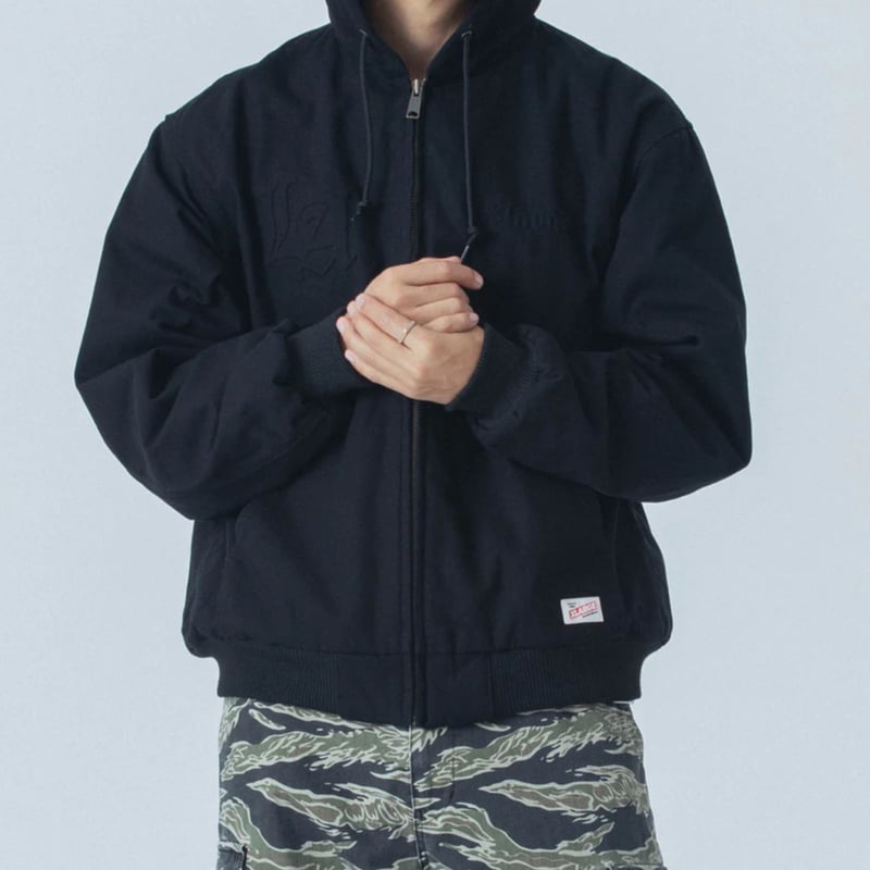 XLARGE | EMBOSSED OLD ENGLISH HOODED WORK JACKE XLARGE | EMBOSSED OLD ENGLISH HOODED WORK JACKE